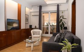 Quiet City Center Apt On A Pedestrian Street